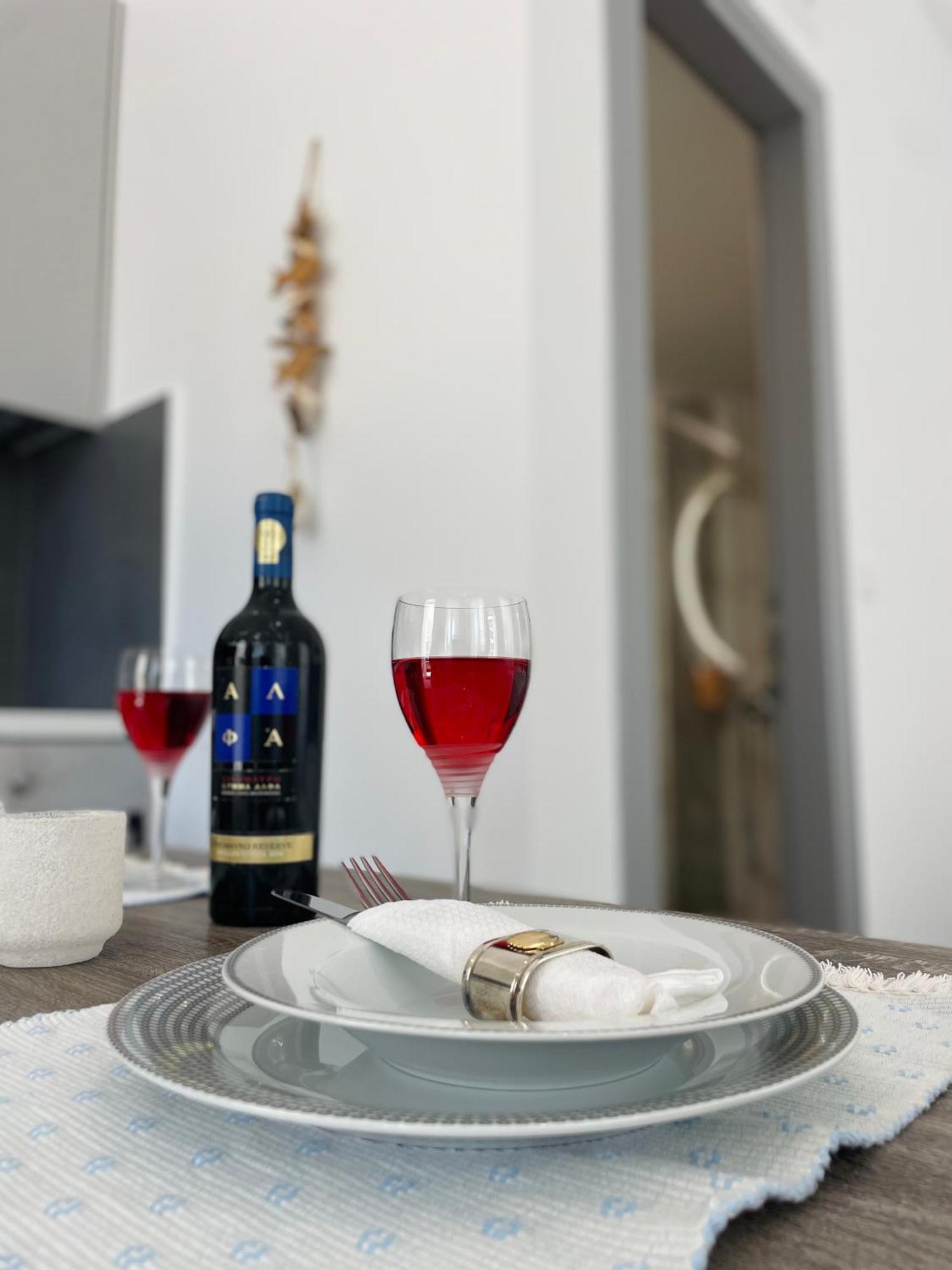 Kyma Luxury Suite Kiáton Екстериор снимка